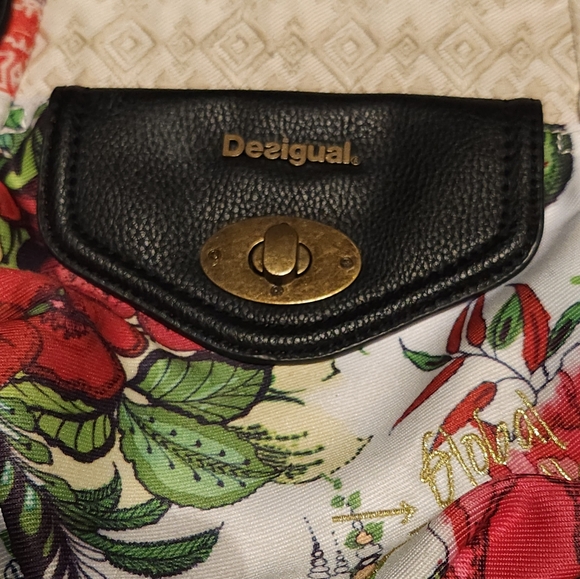 Desingual Handbag. Preloved. - Picture 7 of 9
